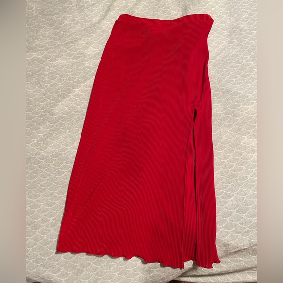 Long red skirt - Picture 2 of 6